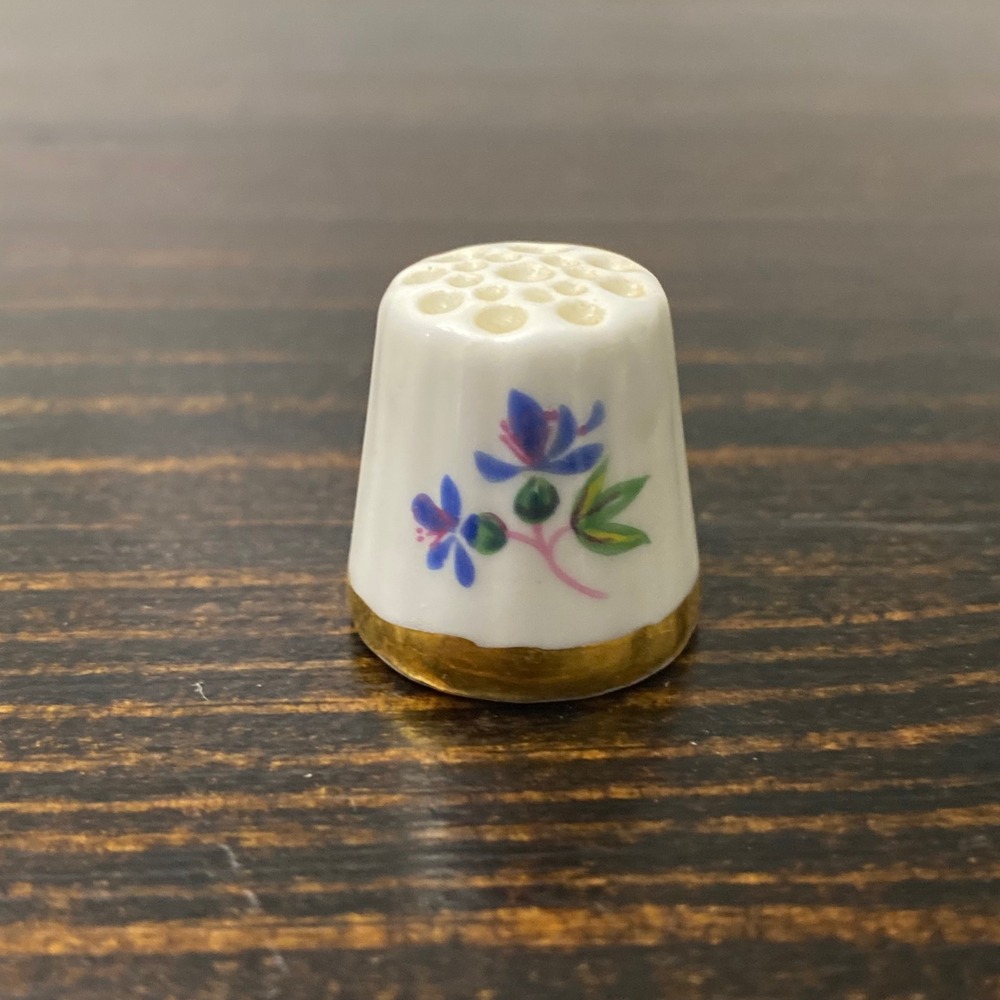 Canadian Classic‎ Fine Bone China Thimble Blue Floral Gold Trim Made in Canada
